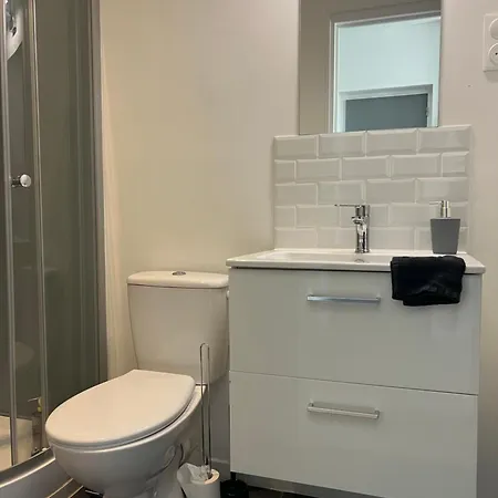 Modernes Et Chaleureux Proche Gare Avec Acces Jardin Apartment